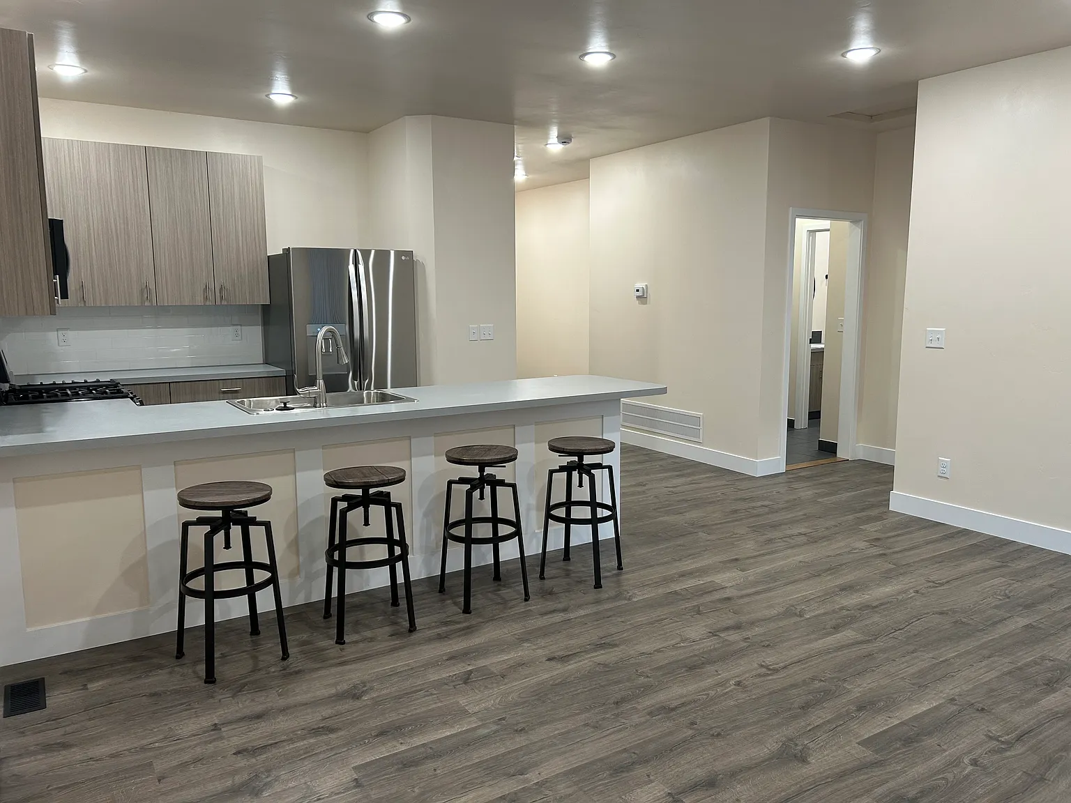 3 bed, 1200 sqft, $2,350 — Photo 4
