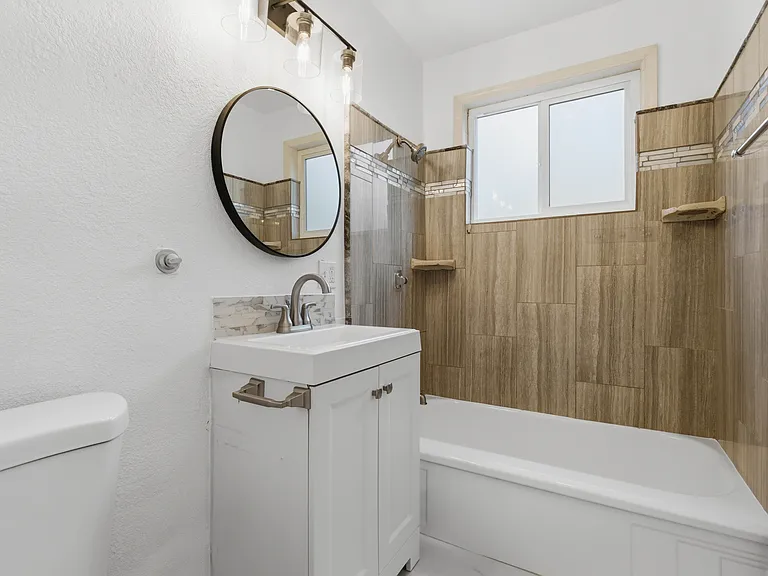 584 N 8th Ave — Photo 25