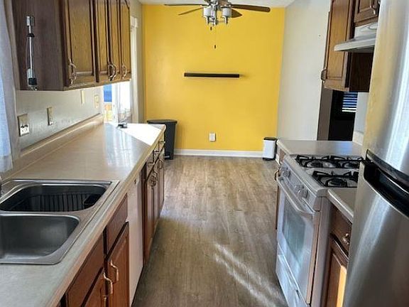 2nd image of 107 E South Railroad St