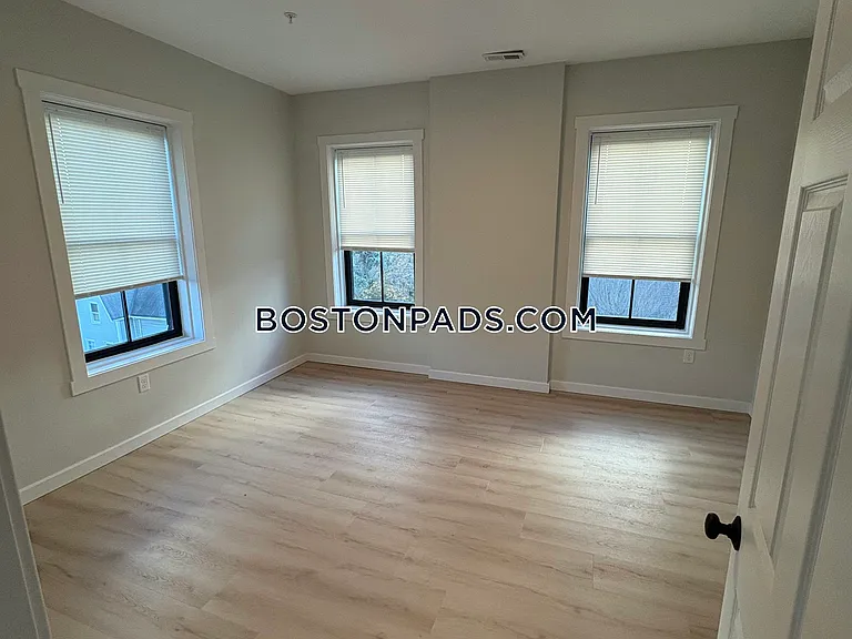 28 Woodland St #3 — Photo 9
