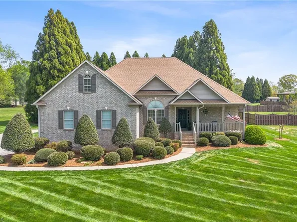 125 Peabody Forest Ct, Colfax, NC 27235