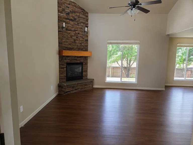 7306 W Chestnut Ave — Photo 5