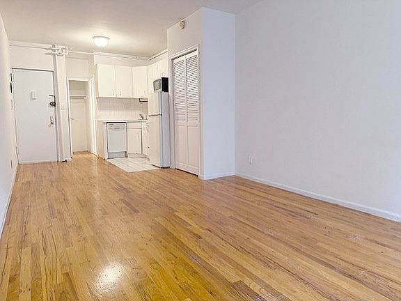3rd image of 231 W 19th St APT 5