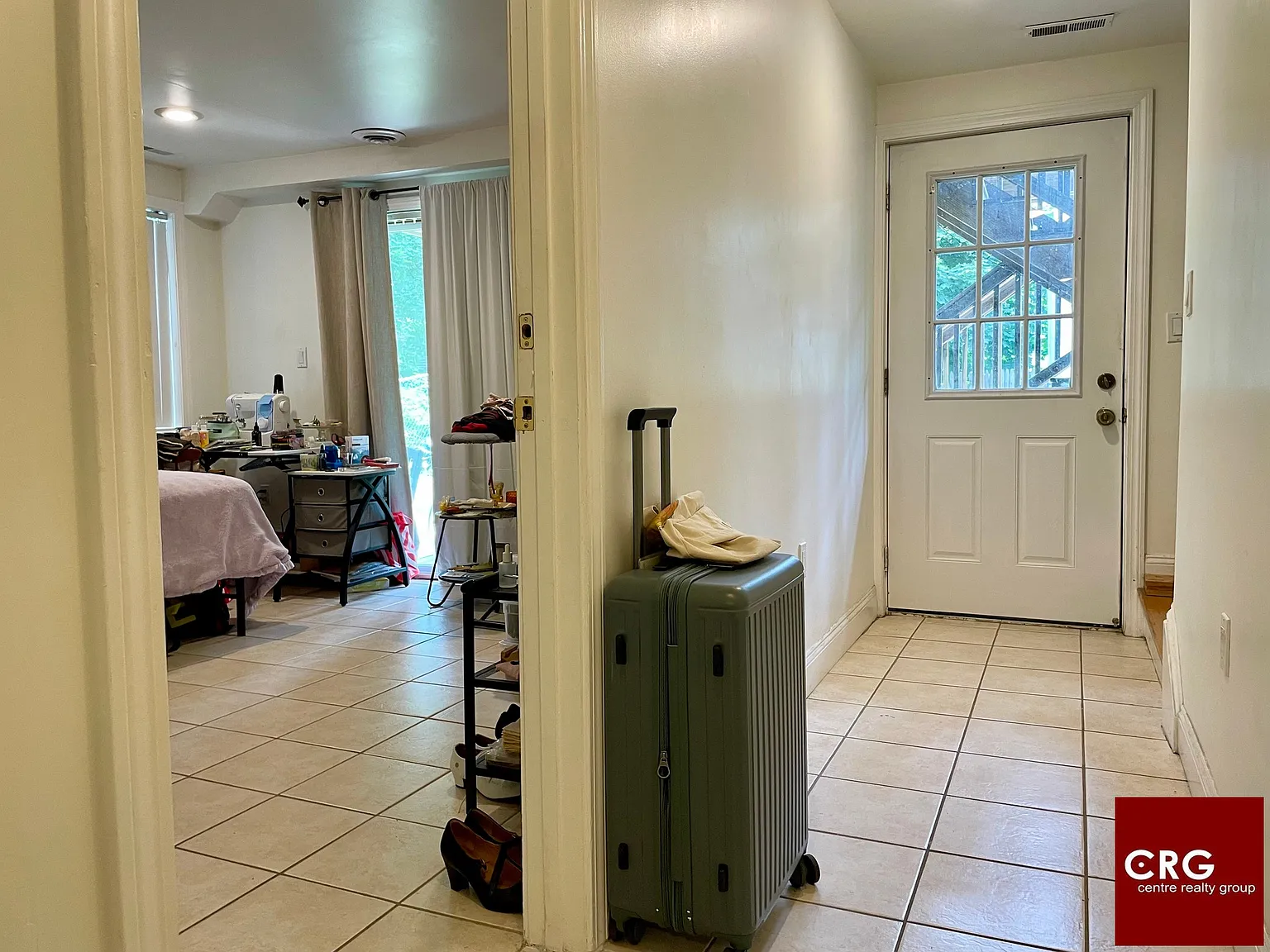 2 bed, 1.0 bath, 800 sqft, $2,000 — Photo 2