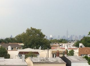 5520 69th St, Maspeth, NY 11378