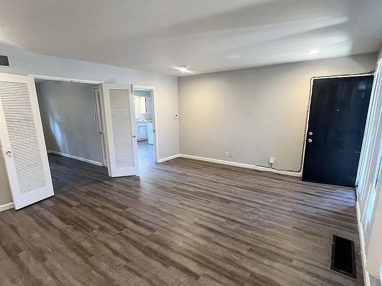 632 W Harding Way #632 — Photo 4