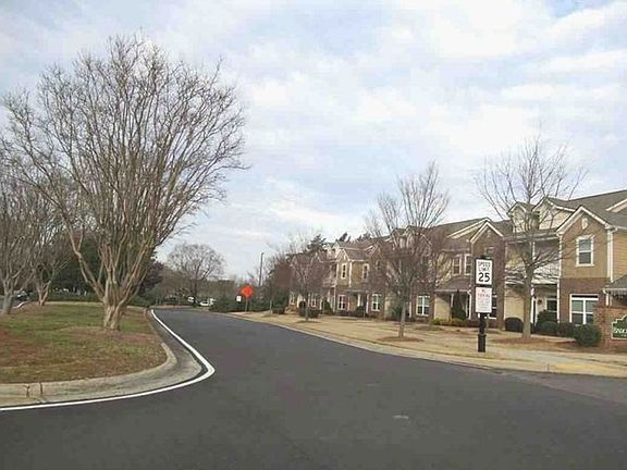 Exterior Neighborhood (street photo)