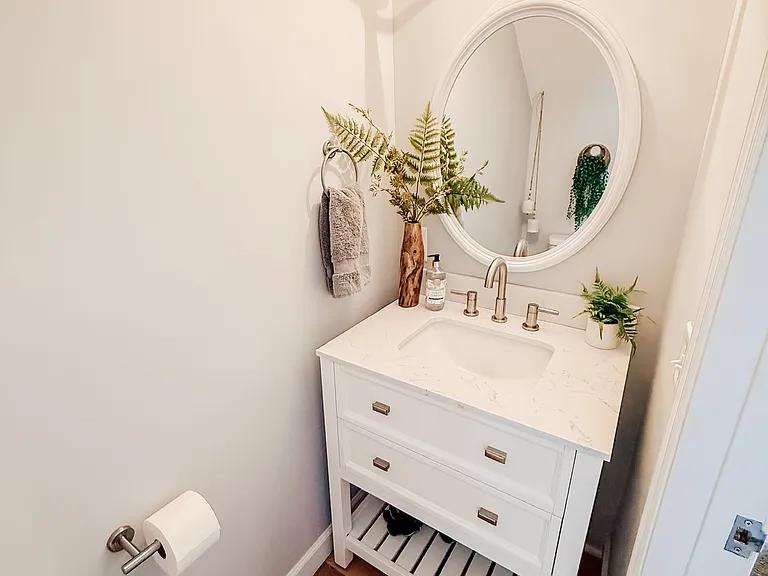 832 Colony Dr — Photo 10