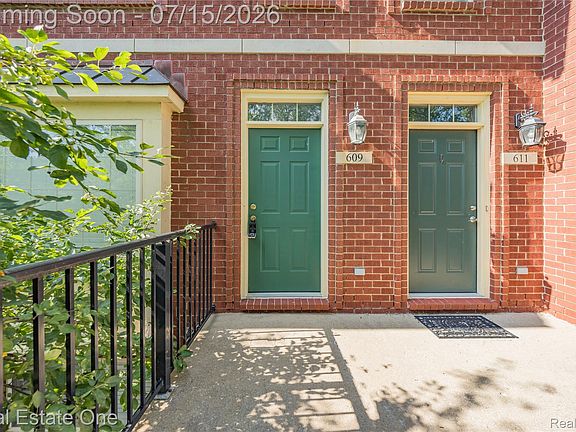 5th image of 609 Village Ln