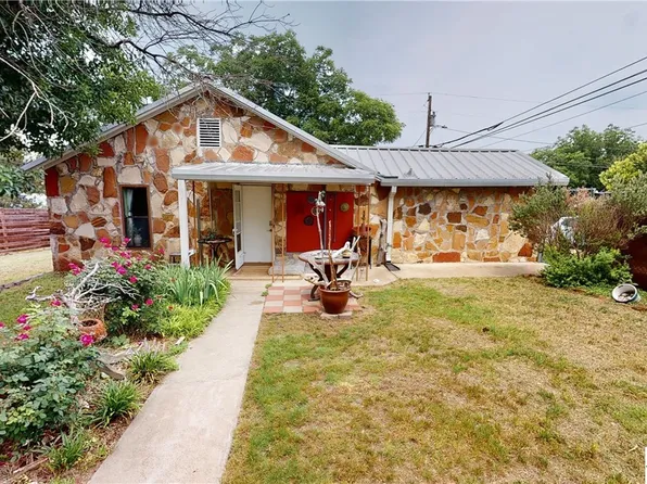 302 N Arnold St, Lampasas, TX 76550