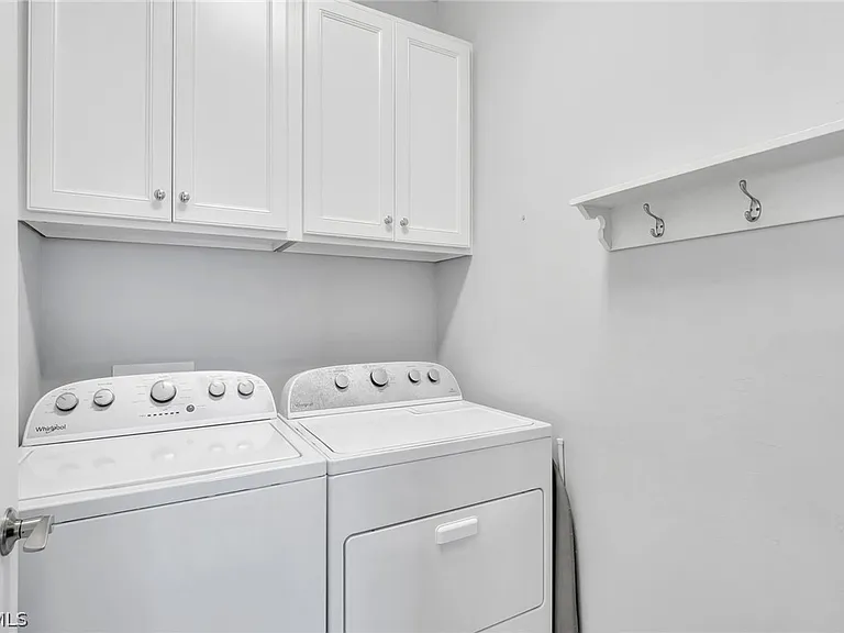 10908 Clarendon St — Photo 28