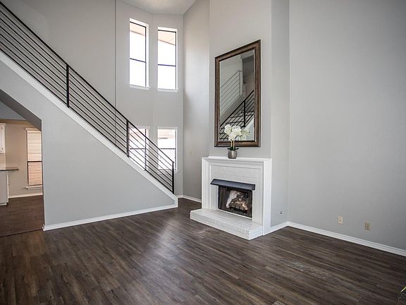 4th image of 5909 Hollytree Dr