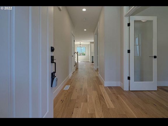 2nd image of 14148 SE Sierra Dr