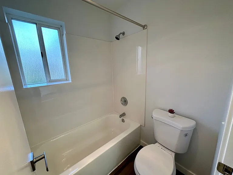 1712 Boylston Ave — Photo 9