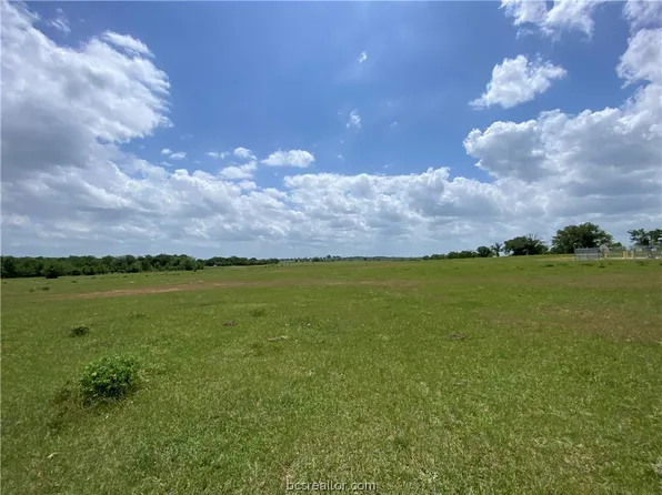 4 County Road 228, Bedias, TX 77831