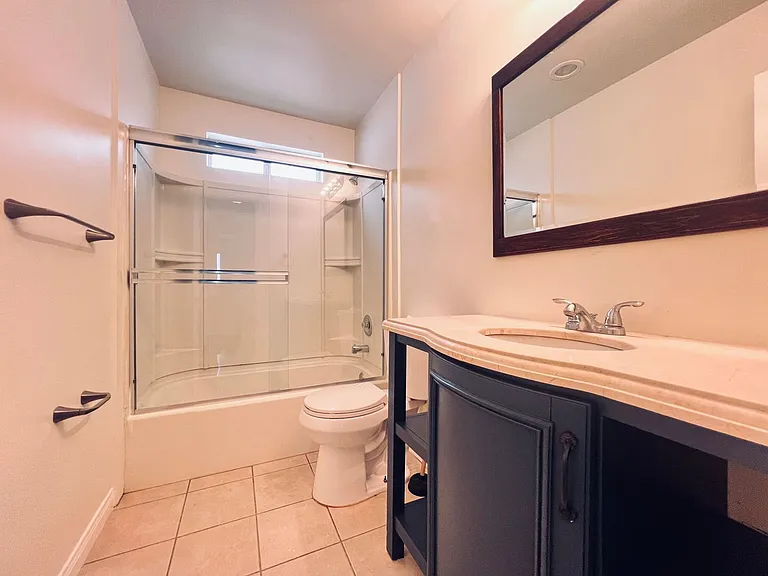 Escondido Historic Neighborhood 2 Bedroom 1 Bath Home — Photo 9