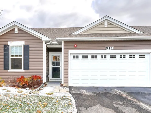 911 Darwin St, North Aurora, IL 60542