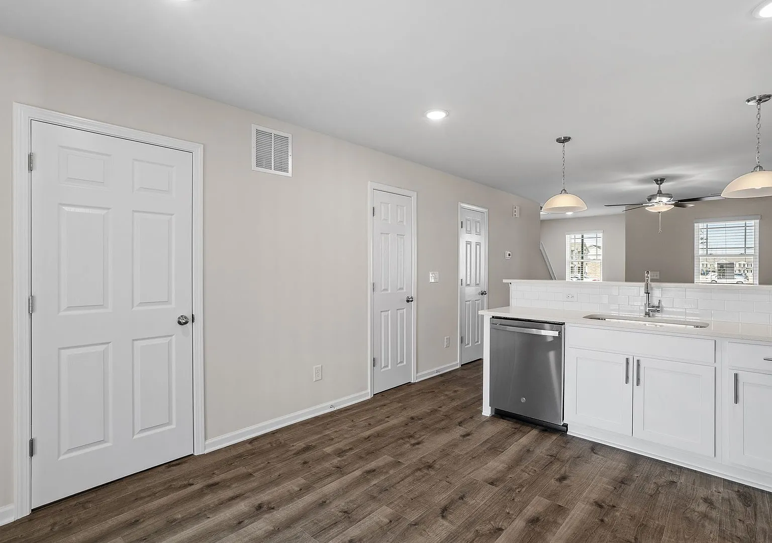 2 bd 2.5 ba townhome — Photo 3