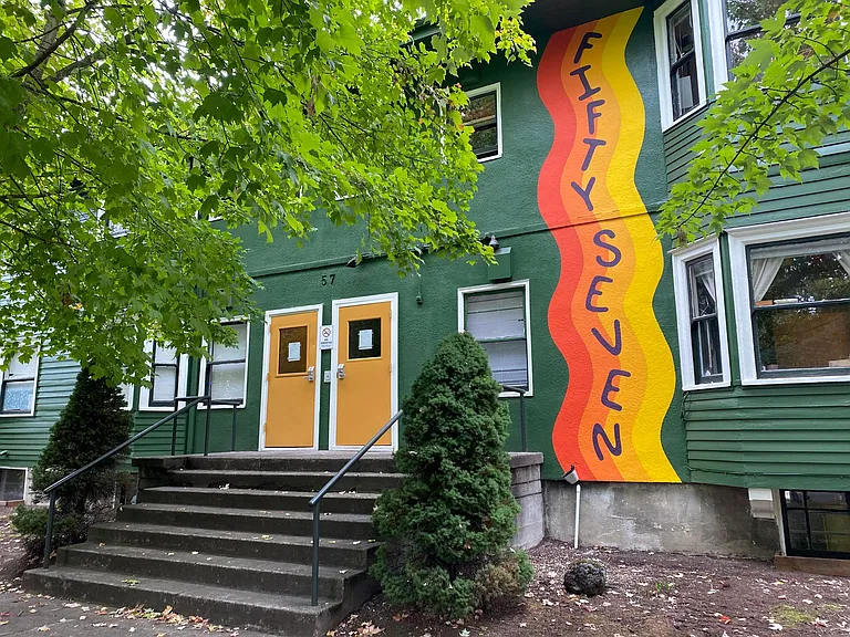 57 Alberta — Photo 11
