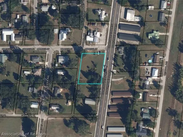 109 Orange St, Bowling Green, FL 33834