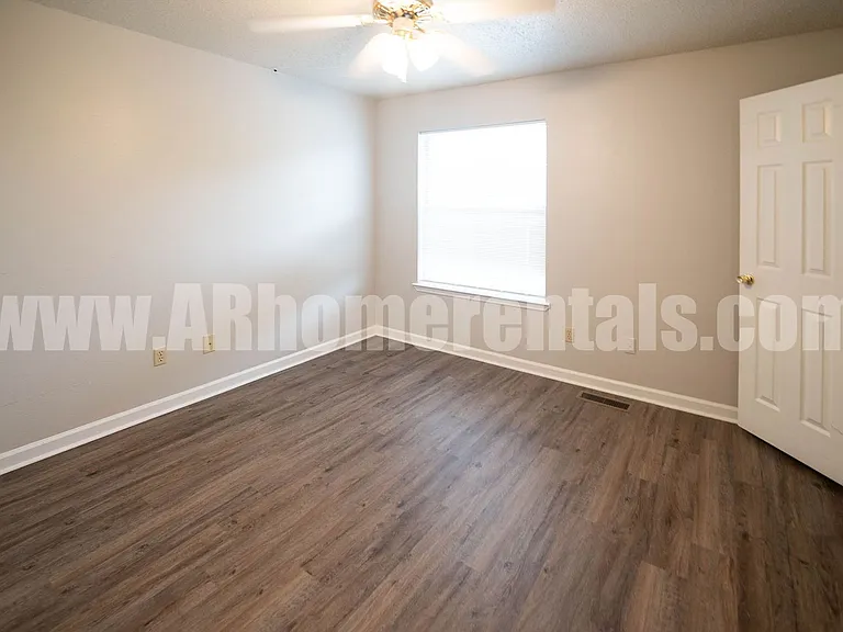 2415 Washington Ave — Photo 5
