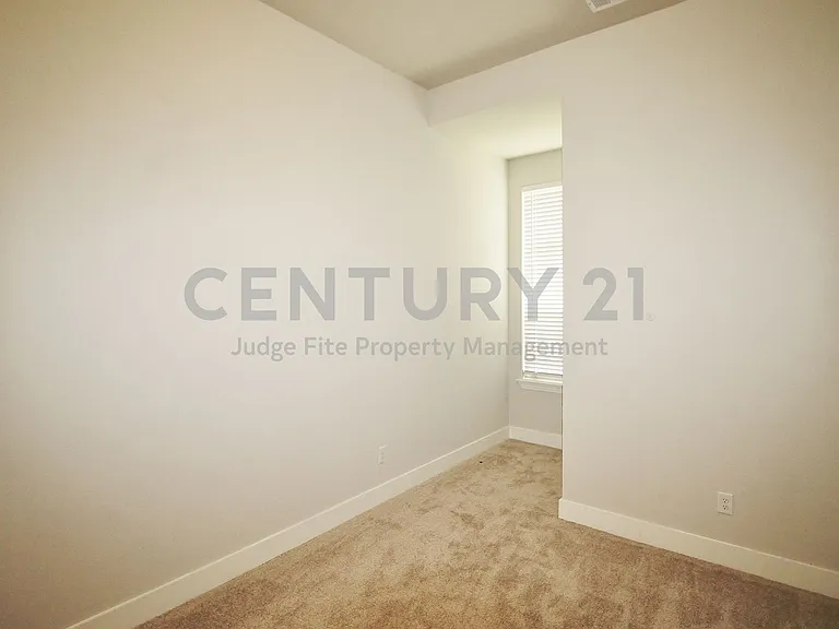 1665 Sheldon Dr — Photo 9