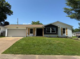 399 Genoa Dr, Ballwin, MO 63021