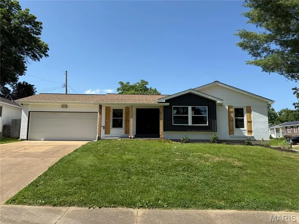 399 Genoa Dr, Ballwin, MO 63021