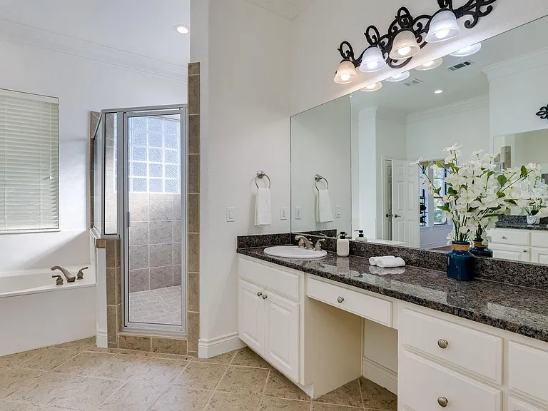132 Lakeway Dr — Photo 18