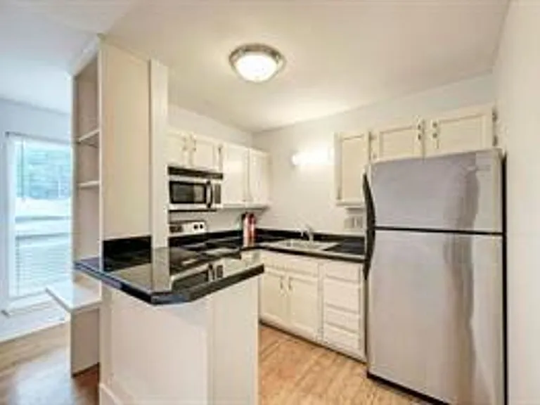 1000 W 26th St #113 — Photo 9