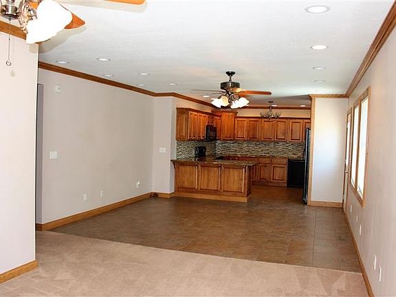2nd image of 301 N Jefferson St #B