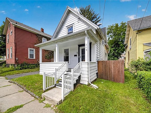 3rd image of 209 Hazelhurst Ave