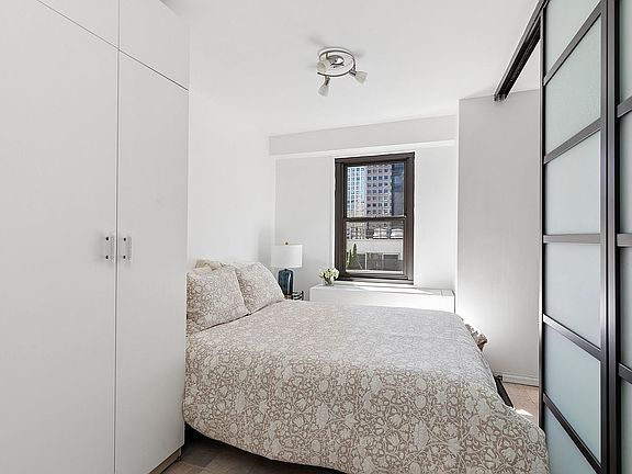 4th image of 220 E 57th St APT 14B