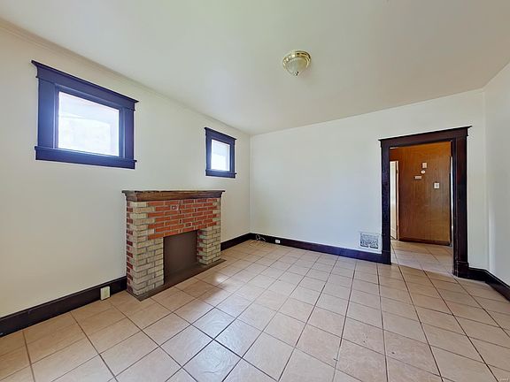 3rd image of 2022 McLaran Ave