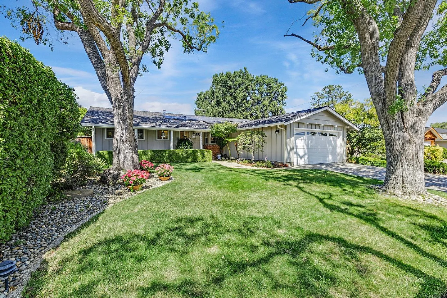 7625 Erin Way photo 1