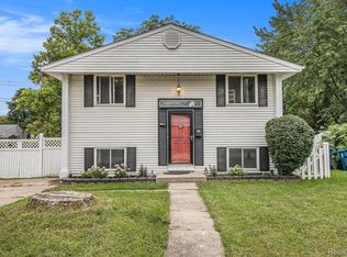 1107 Odessa Dr, Holly, MI