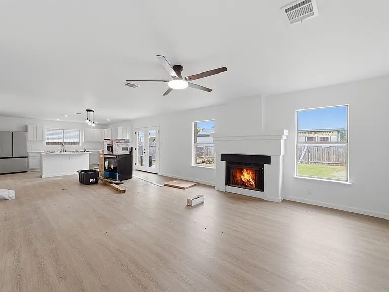 9202 Amber Rdg — Photo 2