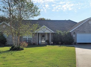 215 Maple Leaf Ave, Siloam Springs, AR 72761