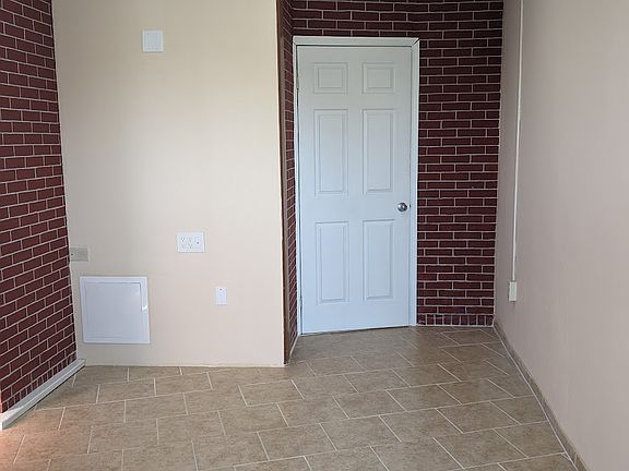 3rd image of 851 Jackson St