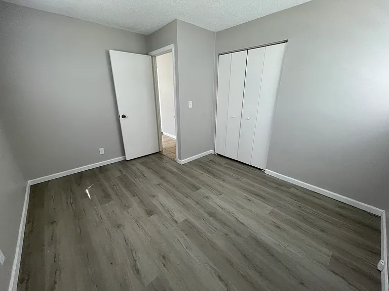 3818 Blondo St — Photo 7