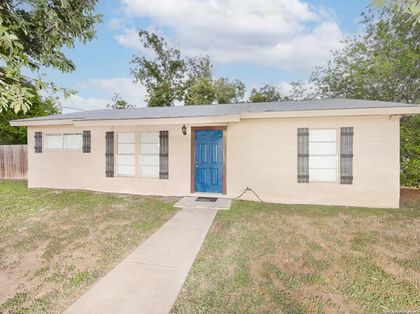 2607 Avenue E, Hondo, TX 78861