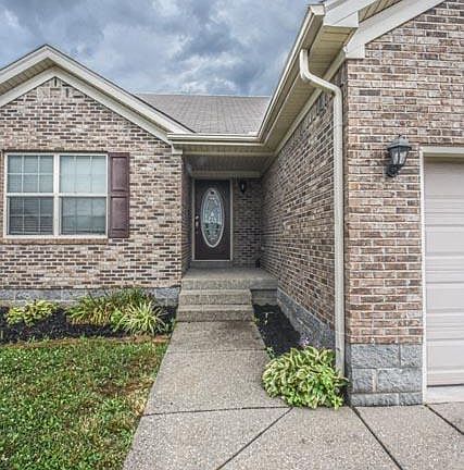 3rd image of 743 Oak Grove Blvd