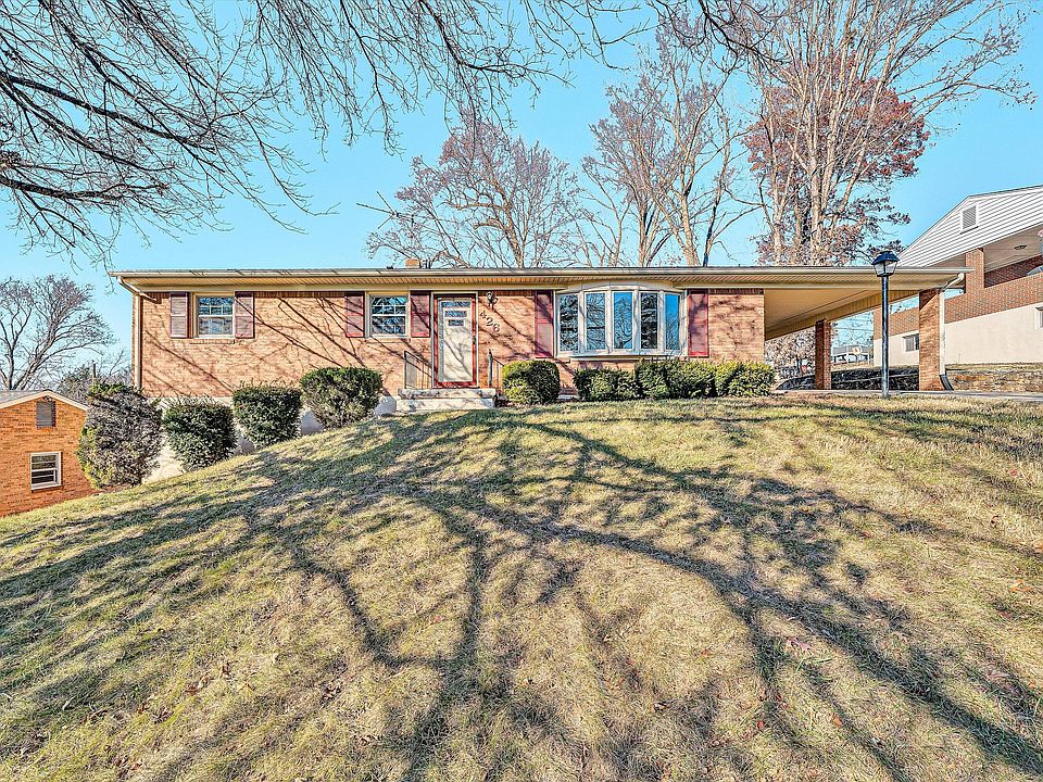 1st image of 426 Petty Ave