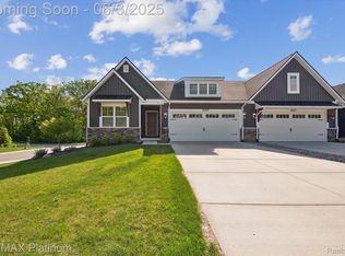 1009 Camellia Cir, Howell, MI 48843