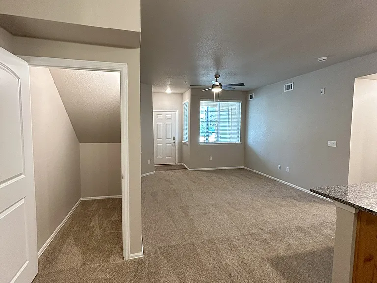 Pelican Bluff Apartments — Photo 33