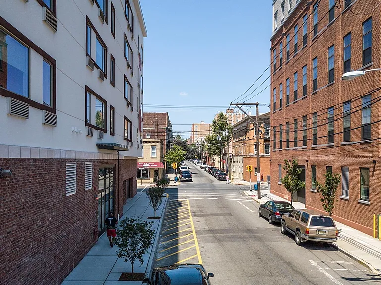 6122 Hudson Ave #4A — Photo 28