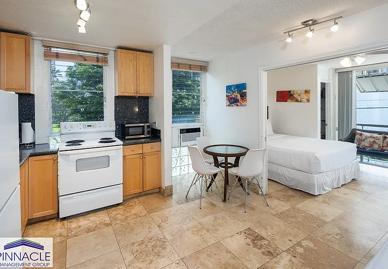 240 Liliuokalani Ave #201 — Photo 1