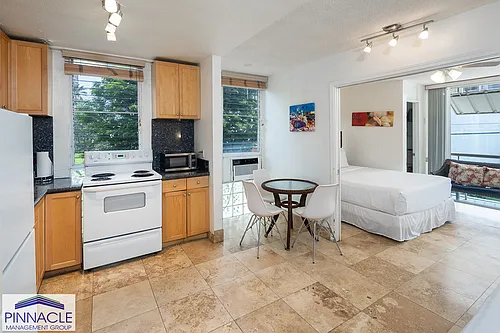240 Liliuokalani Ave #201 Photo 1