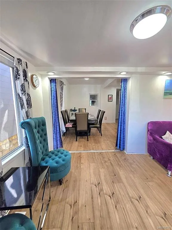9 bed, 3000 sqft, $550 — Photo 2