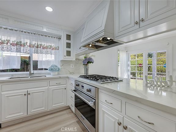 5th image of 810 S Sapphire Ln